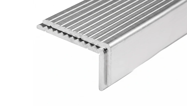 Kątownik aluminiowy nierównoramienny 40×20×2.6 mm – profil L, długość 2000 mm 001-702 (3)